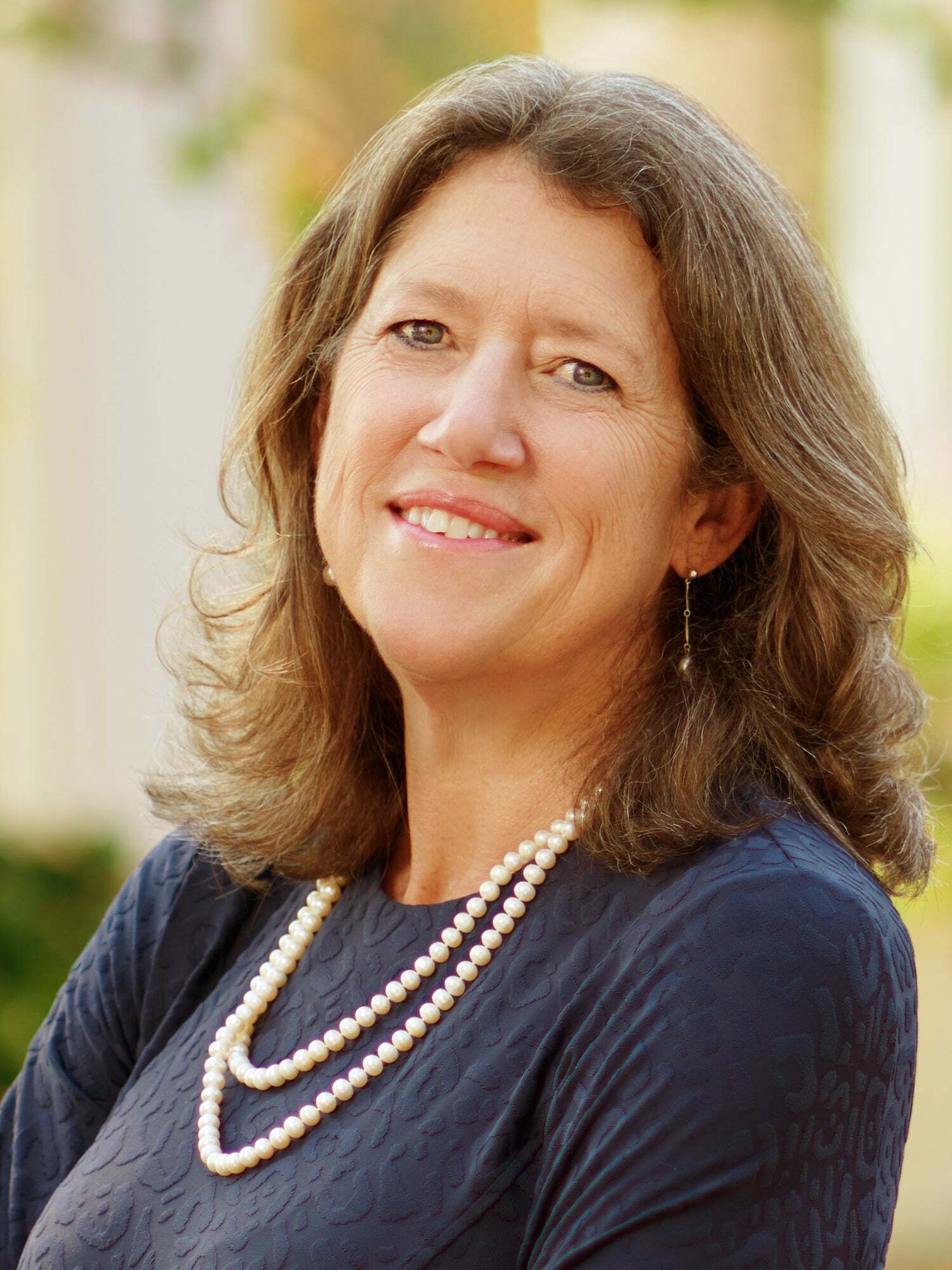 Robin Arnold headshot